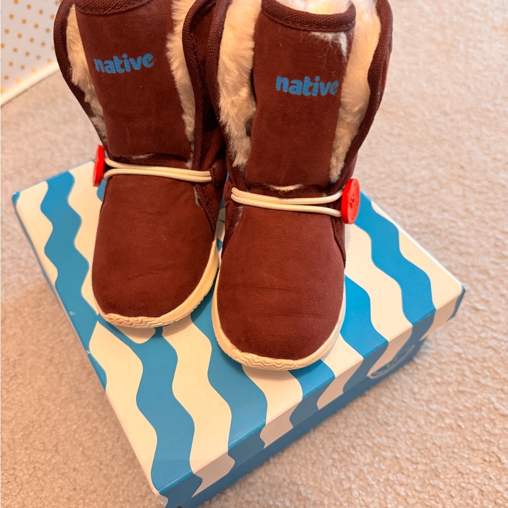 Native toddler 8 boots